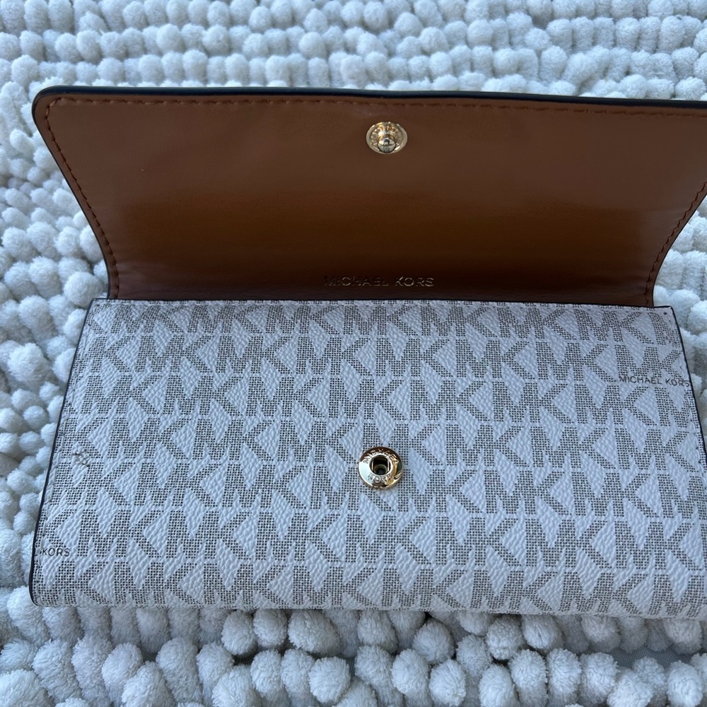 Michael Kors Jet Set Charm Vanilla/Acorn Tri-fold Wallet - Picture 4 of 7